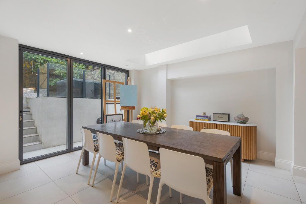 Property photo 3 of 23 Image