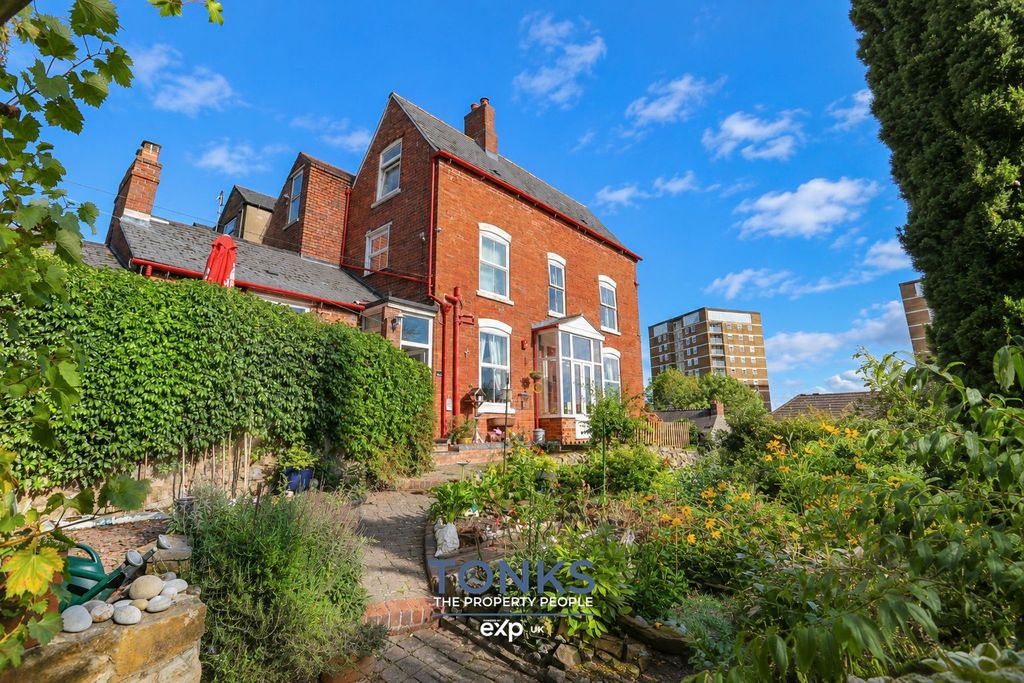 Property photo 1 of 25