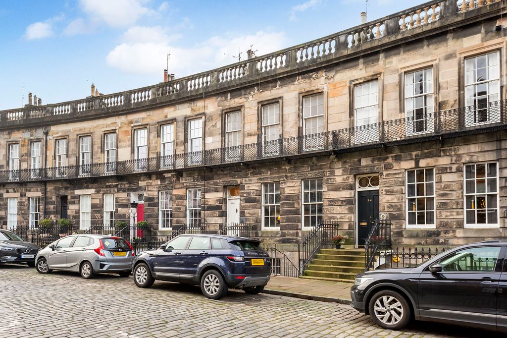 Property photo 1 of 32