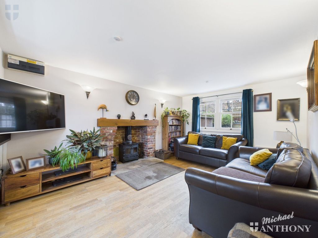 Property photo 2 of 19 4B3Fe2A7631B4F37ba78475162d852B2_80_Cam03218G0-Pr0881-Still008