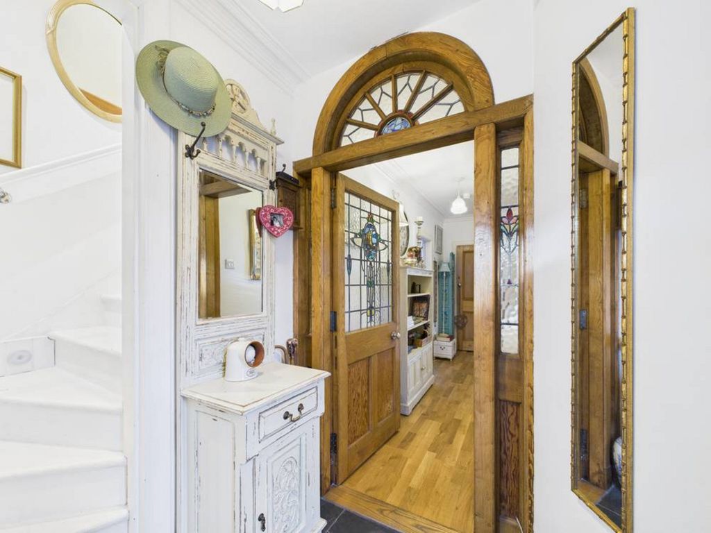 Property photo 3 of 32