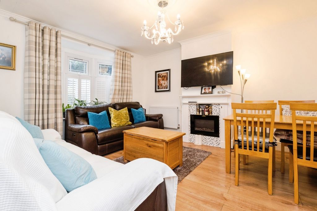 Property photo 3 of 20 Pbox-Img.Jpg