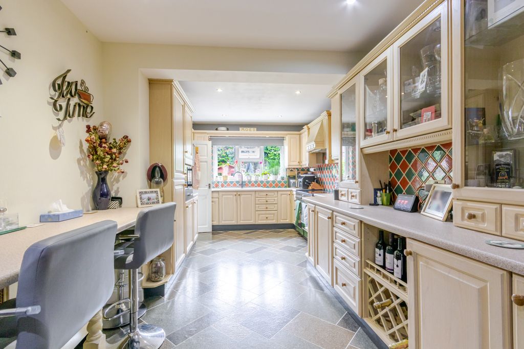 Property photo 2 of 34 Kitchen 1