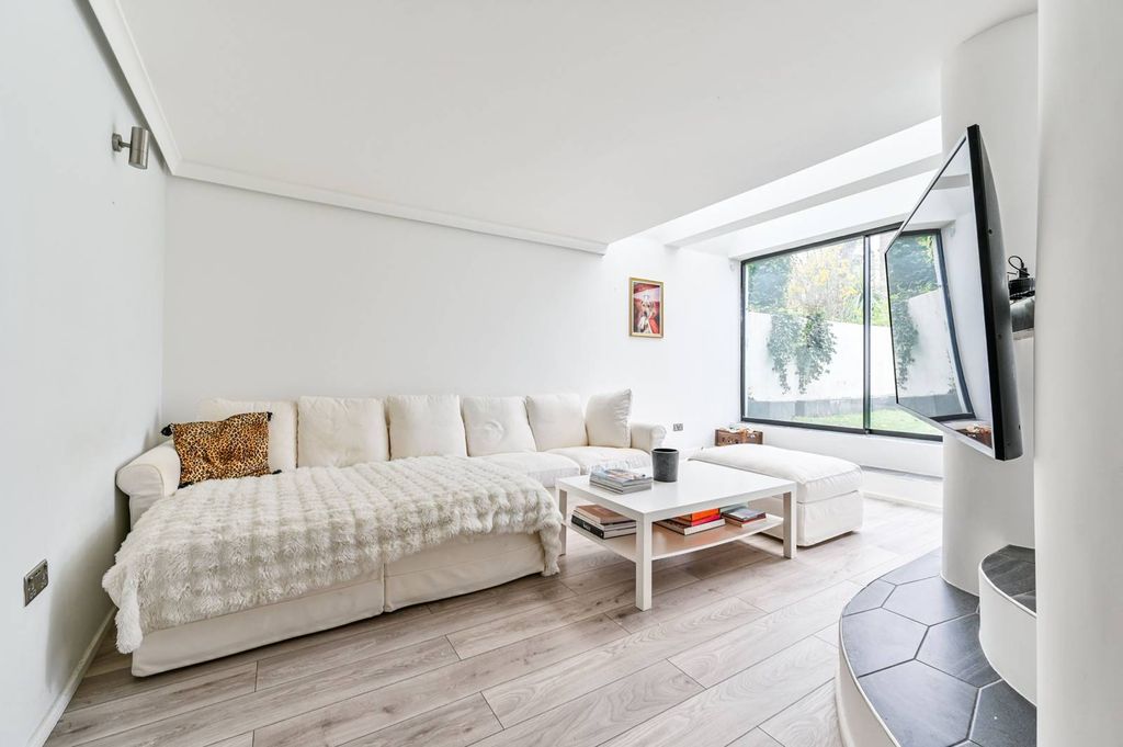 Property photo 3 of 17