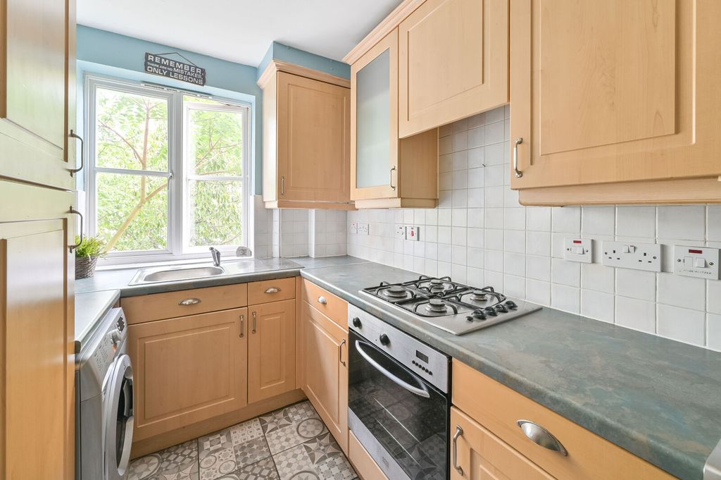 Property photo 2 of 14