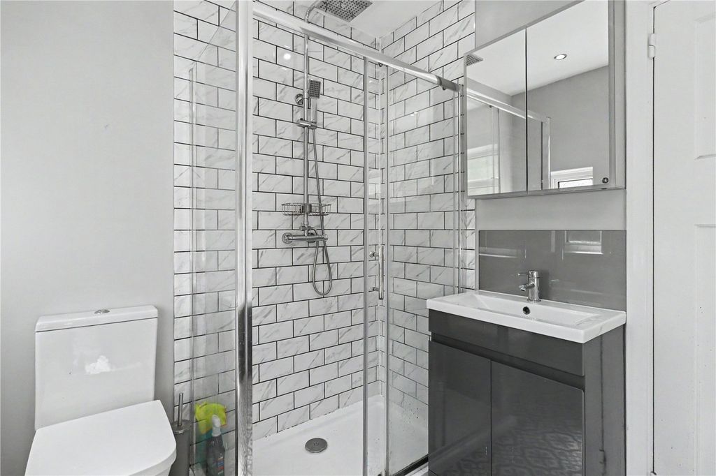 Property photo 2 of 12 Bathroom