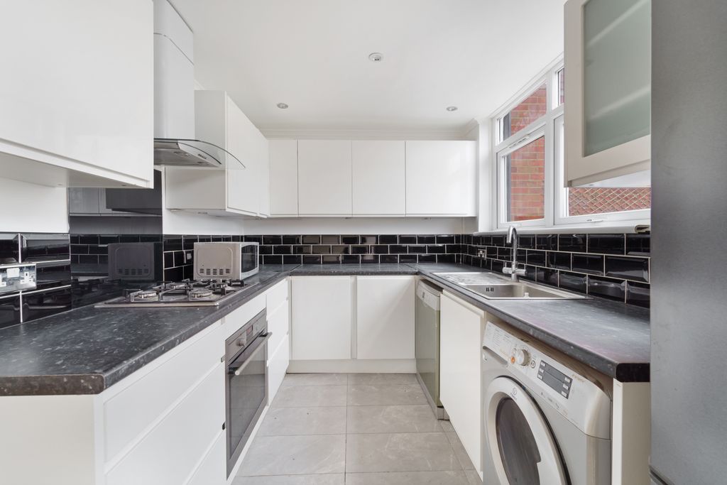 Property photo 3 of 15 Picture No. 06