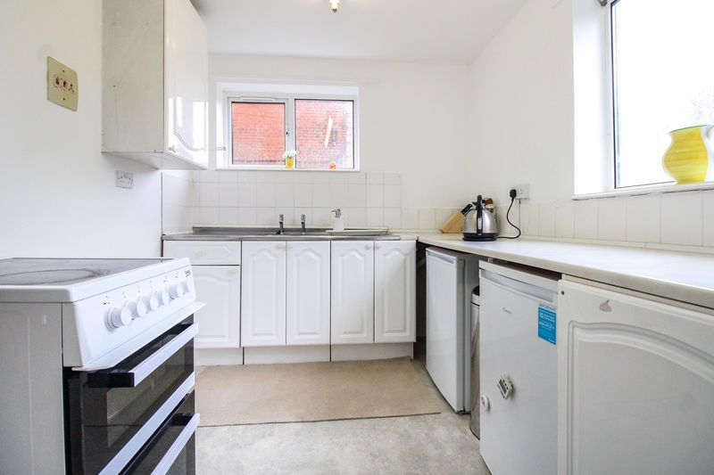 Property photo 2 of 7 Kitchen