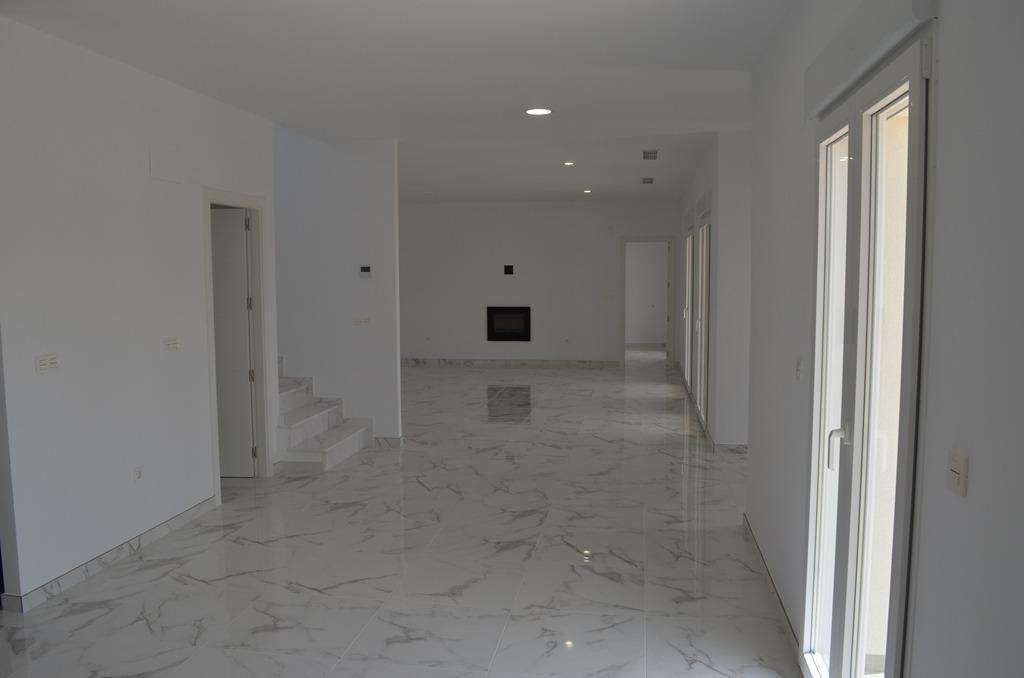 Property photo 3 of 43