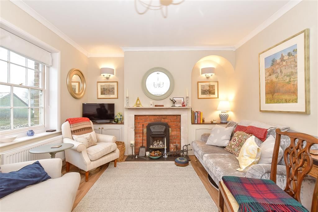 Property photo 3 of 12 Lounge