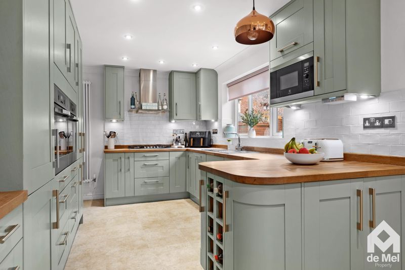 Property photo 3 of 16 Photo 11