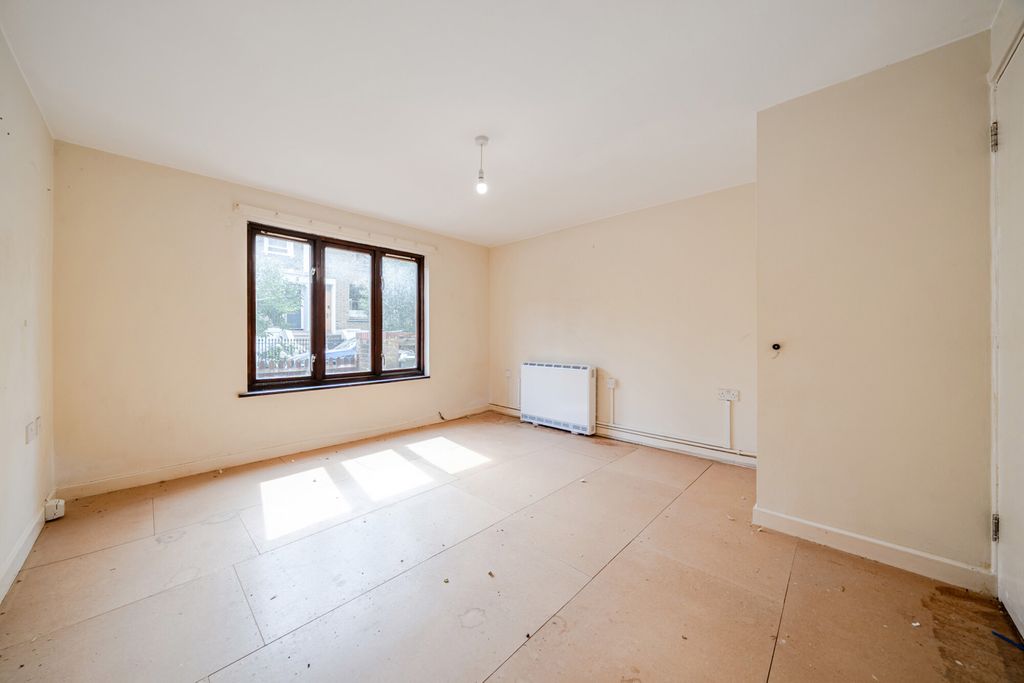 Property photo 3 of 15 1493204-5-6A575dc...