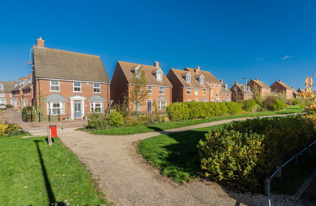 Property photo 3 of 27