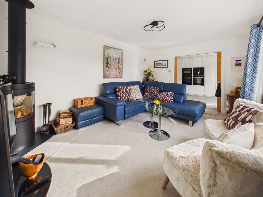 Property photo 3 of 31 Sitting Room