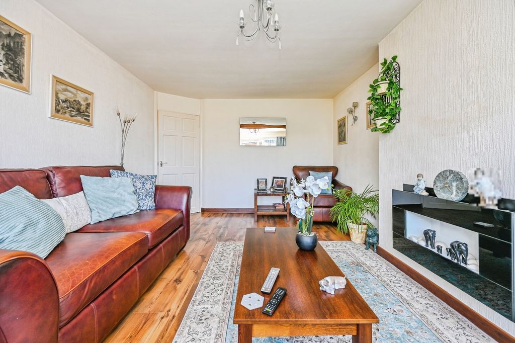 Property photo 3 of 16 Pbox-Img.Jpg