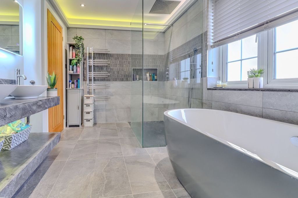 Property photo 3 of 23