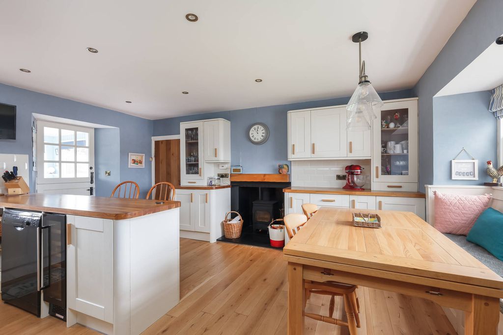 Property photo 2 of 31 Property Image 2