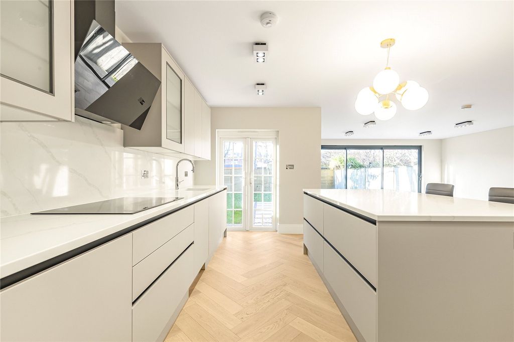 Property photo 3 of 17 Kitchen