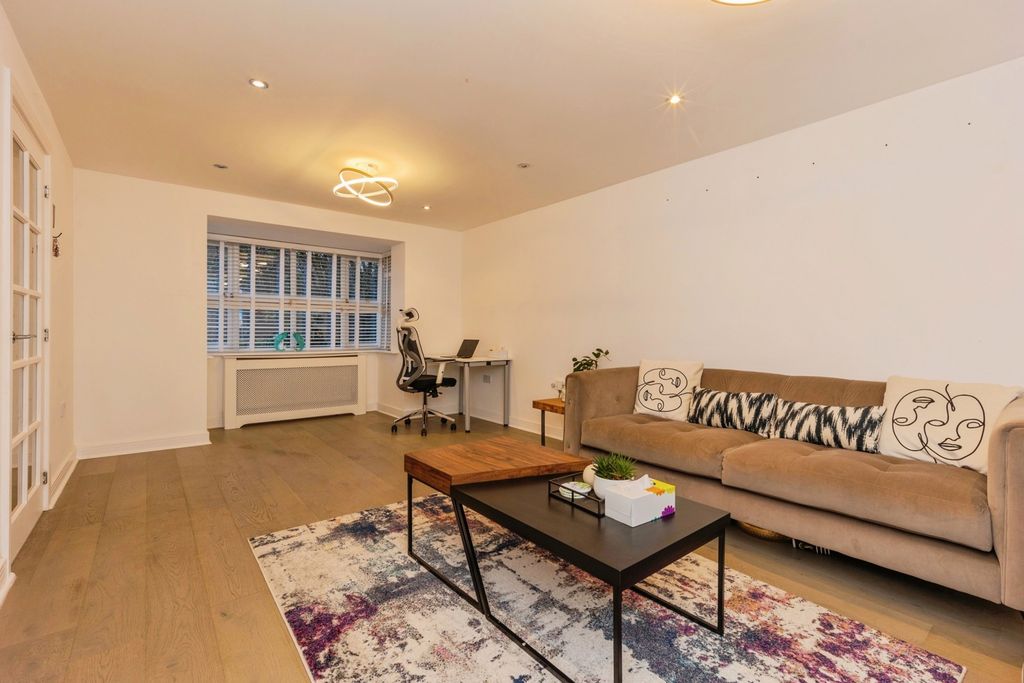 Property photo 2 of 31 Pbox-Img.Jpg