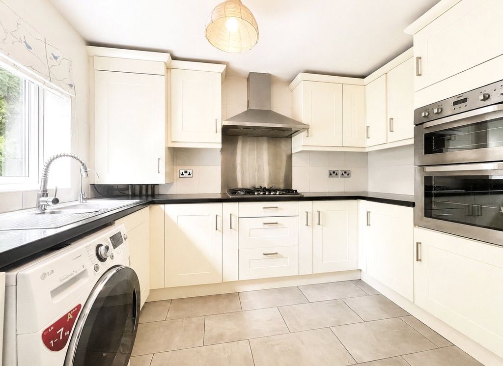 Property photo 2 of 13 Kitchen