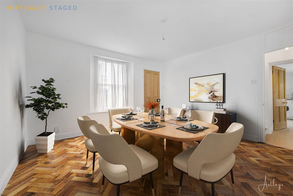 Property photo 3 of 11 Dining Area