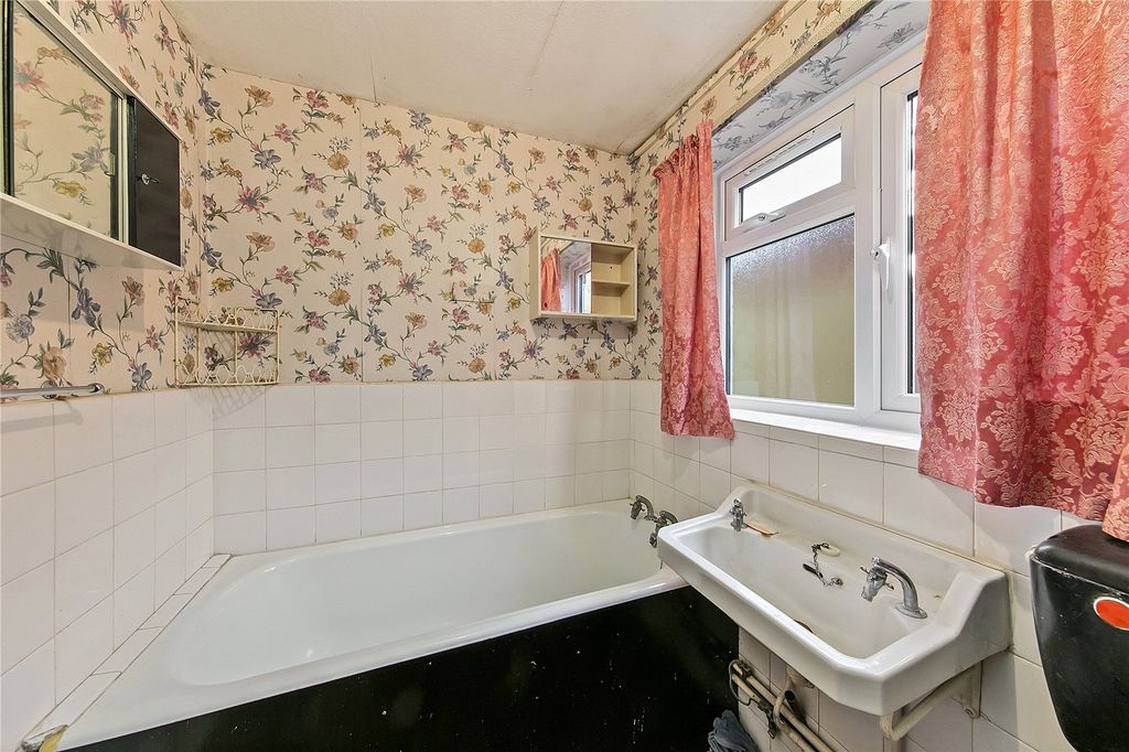 Additional image 11 of 2 bed flat for saleHartland Road, Hampton Hill TW12