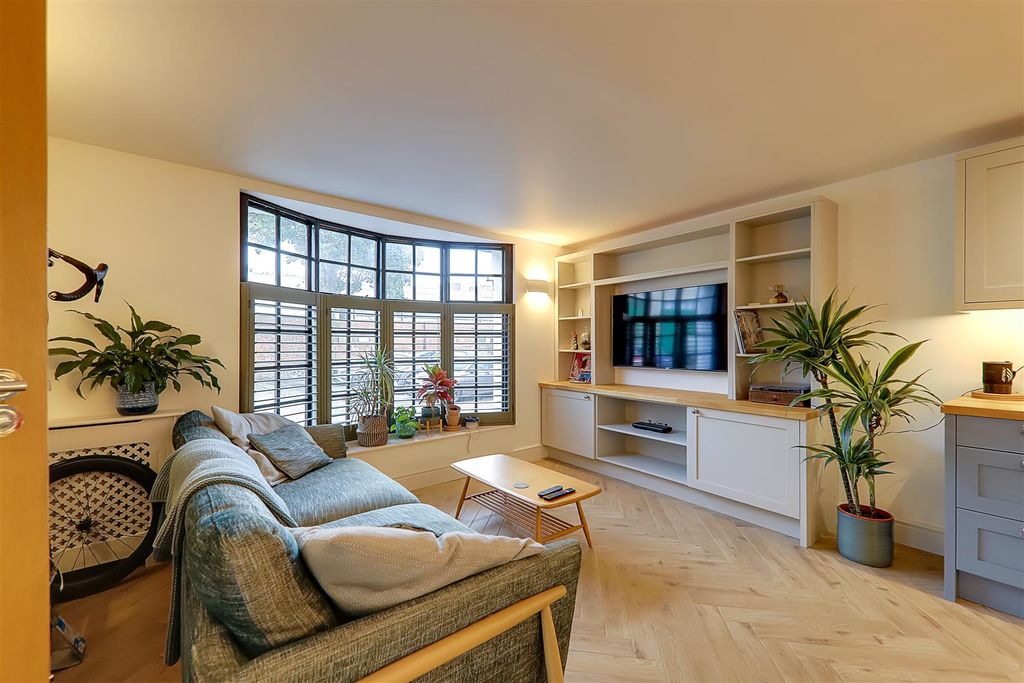 Property photo 3 of 14 Img_0134-Img_0136.Jpg