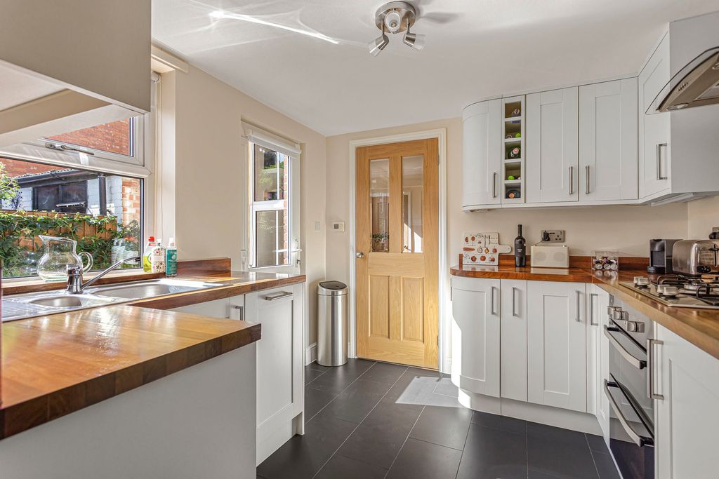 Property photo 3 of 26 Kitchen