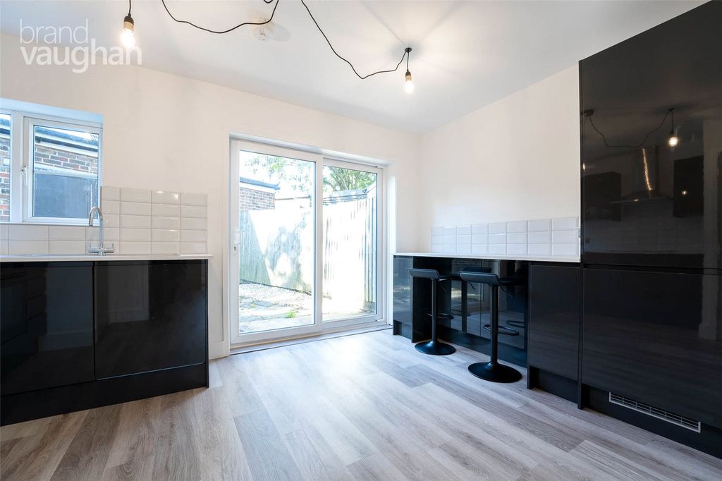 Property photo 2 of 12 Picture No. 43