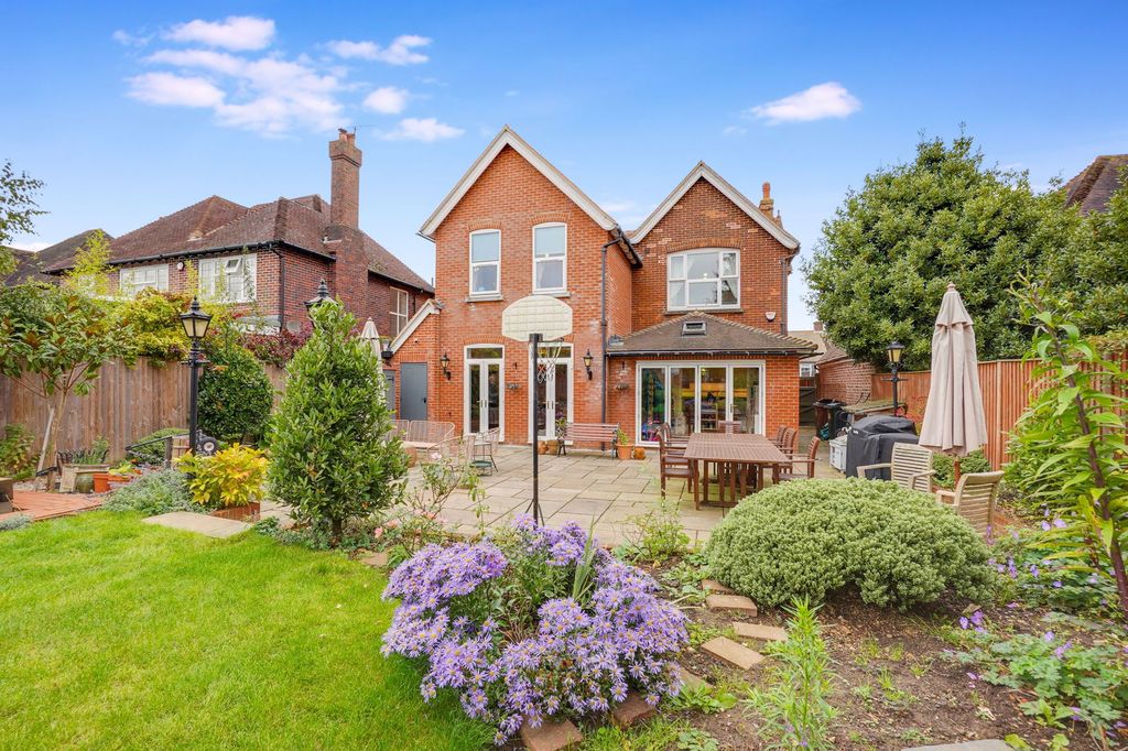Property photo 2 of 34