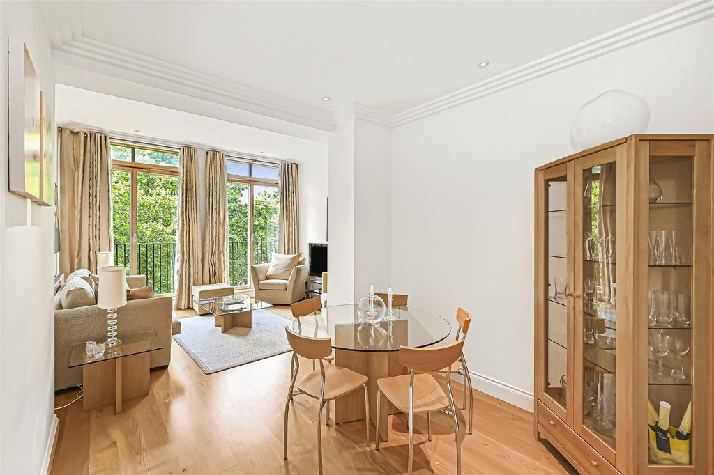 Property photo 2 of 11 606-8-Dean-Ryle-Street01.Jpg