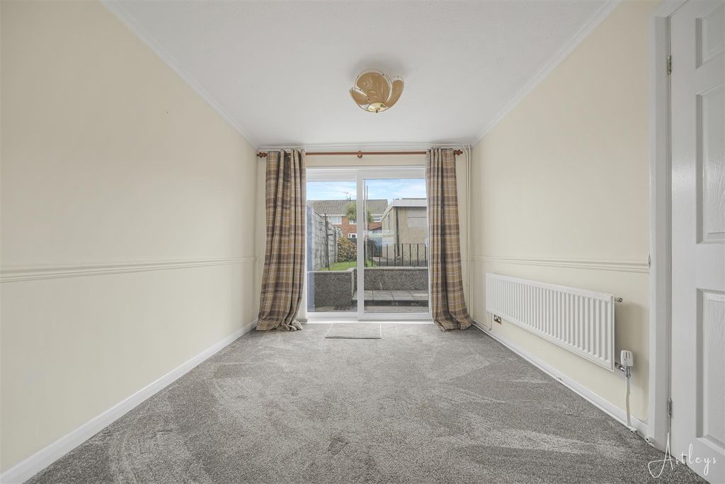 Property photo 3 of 22 Dining Room
