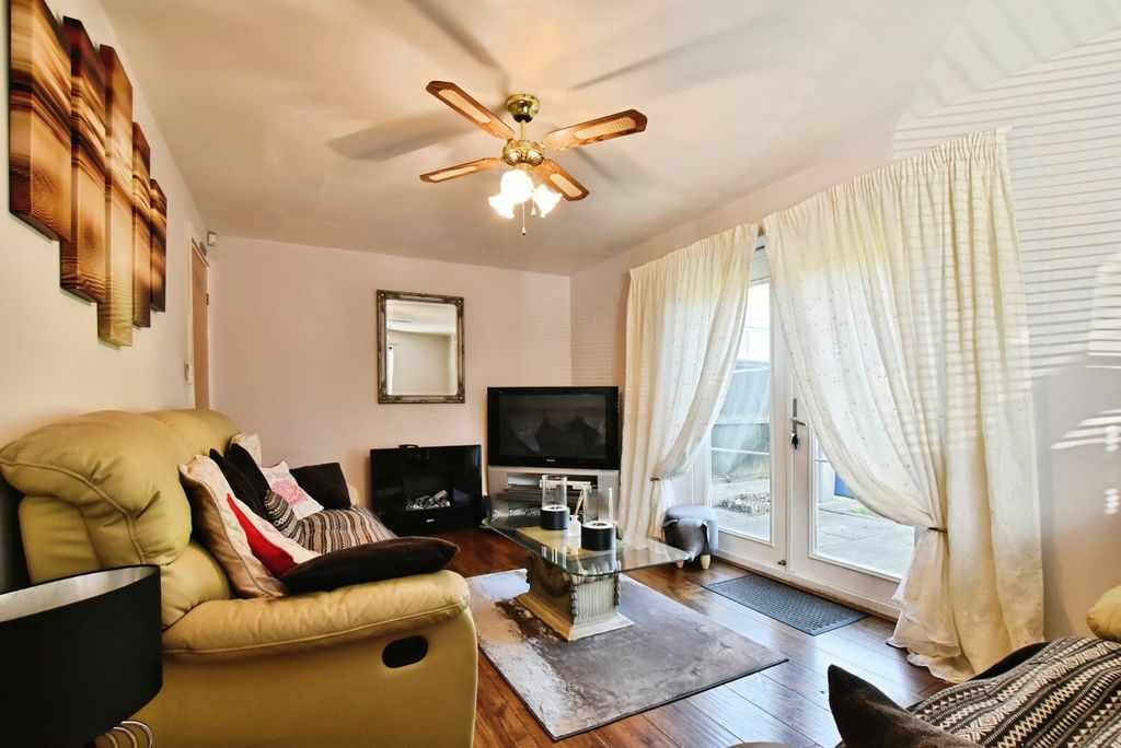 Property photo 3 of 17 Photo