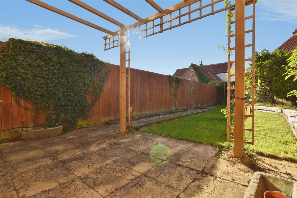 Property photo 2 of 17 B95F2044-Garden 20Pergola.Jpg