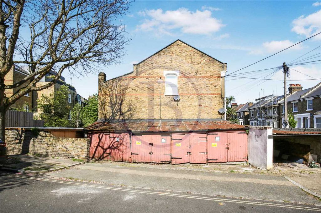 Property photo 3 of 33