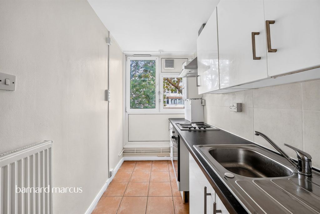 Property photo 2 of 7 Kitchen