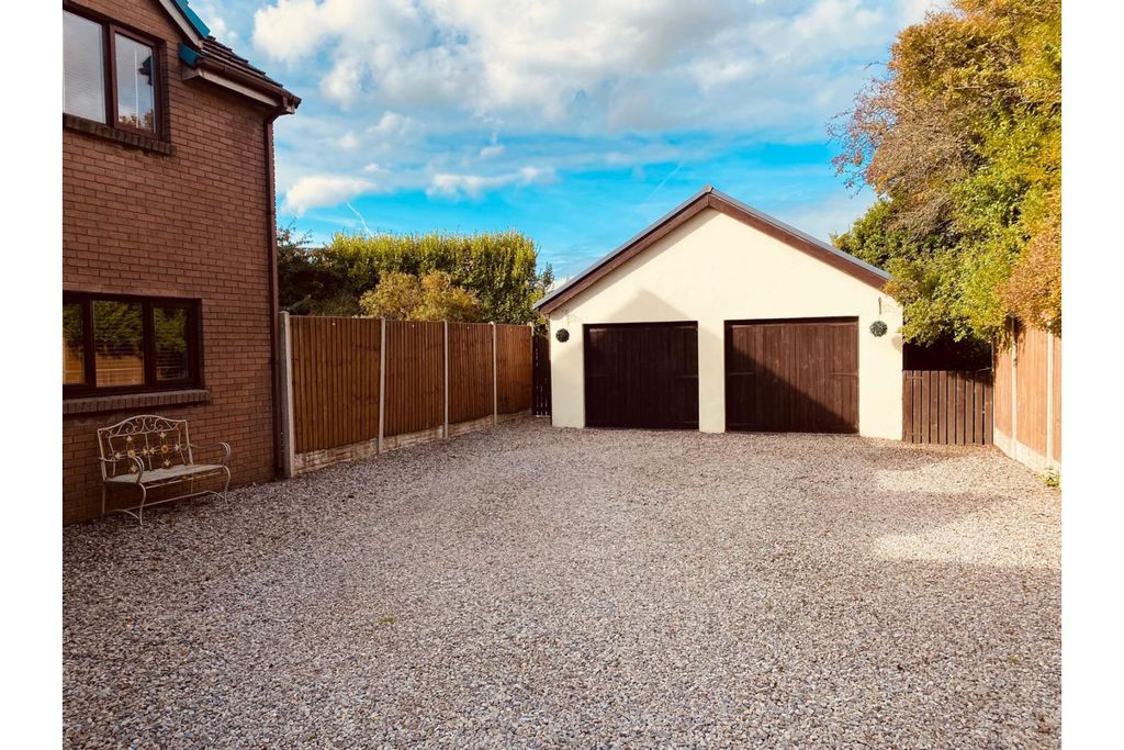 Property photo 3 of 23