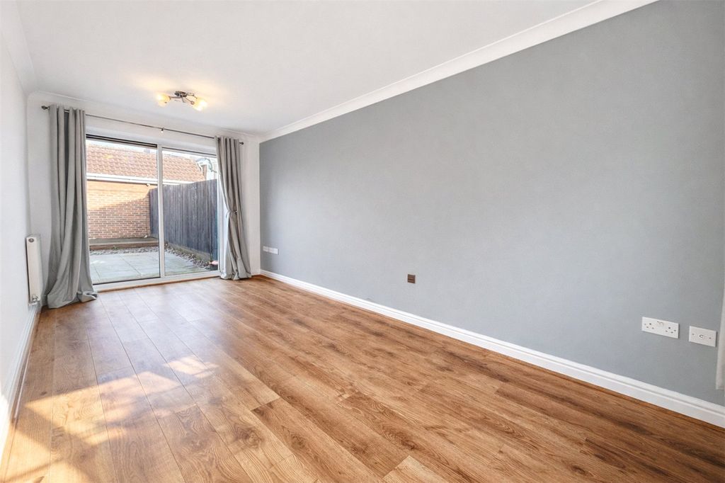 Property photo 2 of 12 Picture No. 14