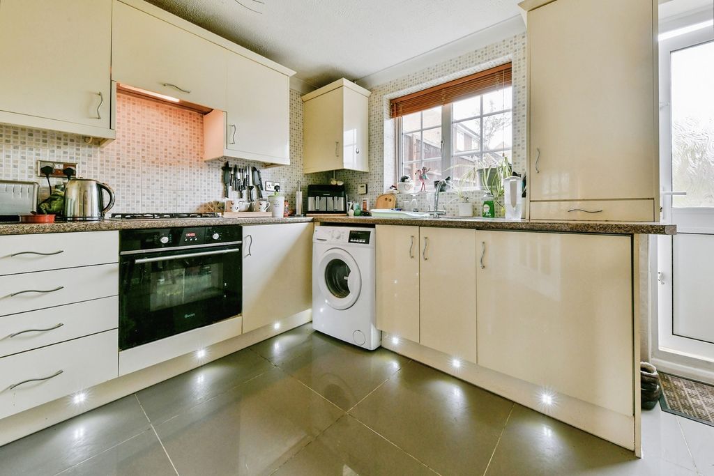 Property photo 2 of 17 Kitchen