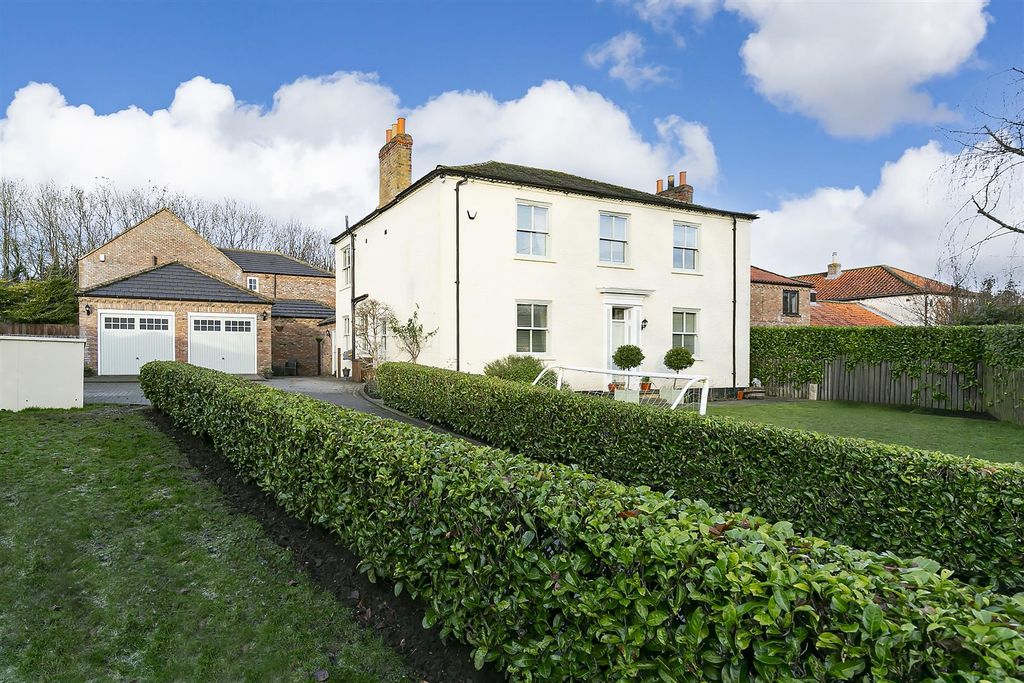 Property photo 1 of 26 004 - North End House.Jpg