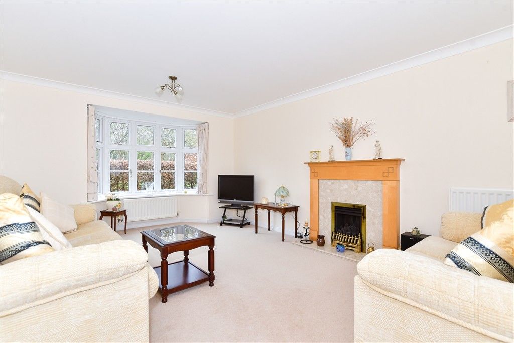 Property photo 3 of 22 Lounge