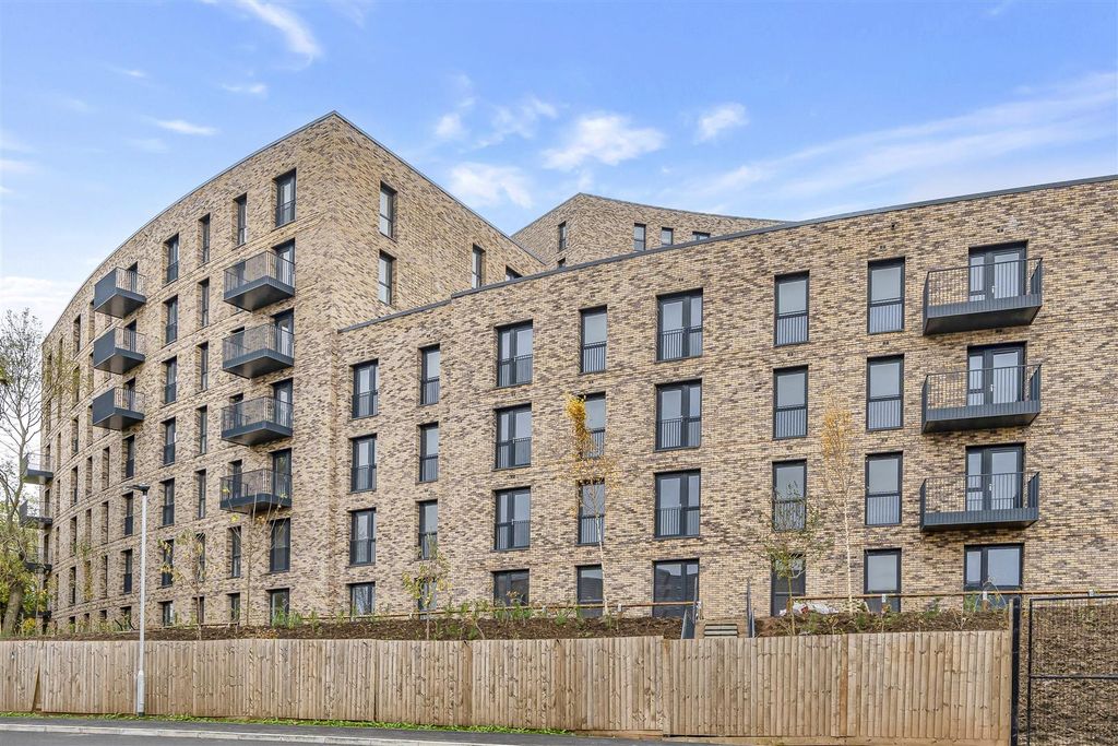 Property photo 2 of 13 Belgrave External.Jpg