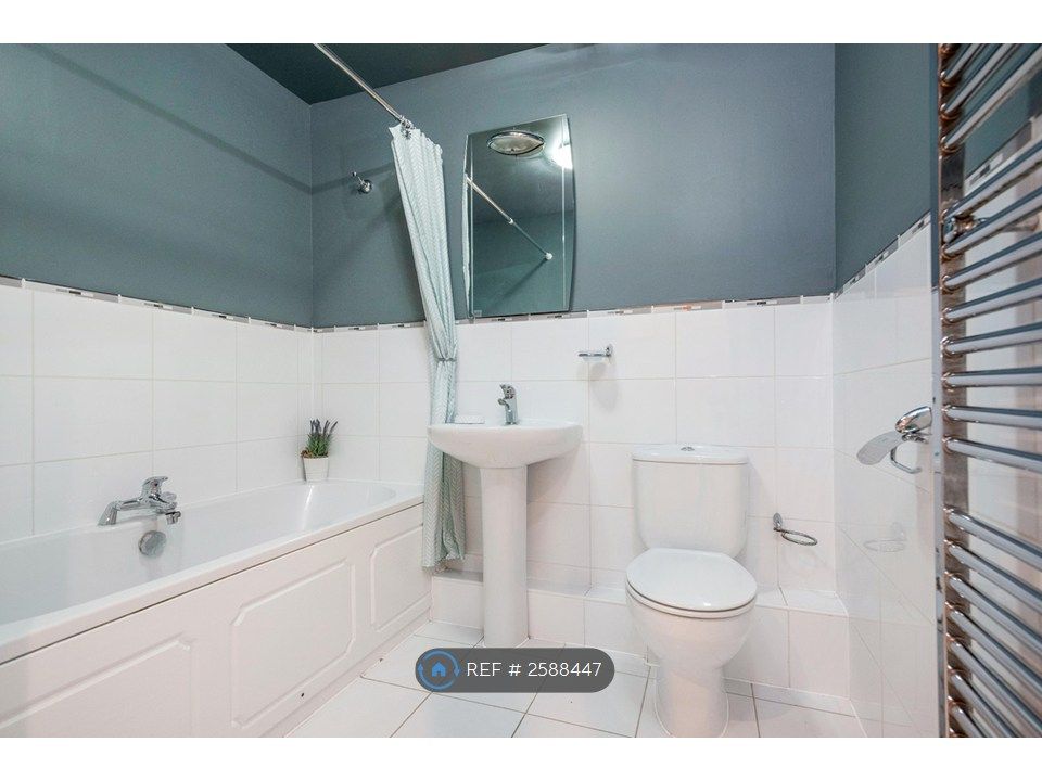 Property photo 3 of 11 Bathroom