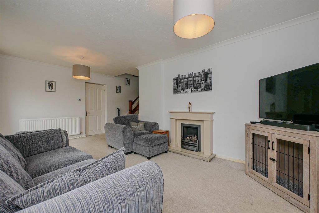 Property photo 2 of 14 Lounge