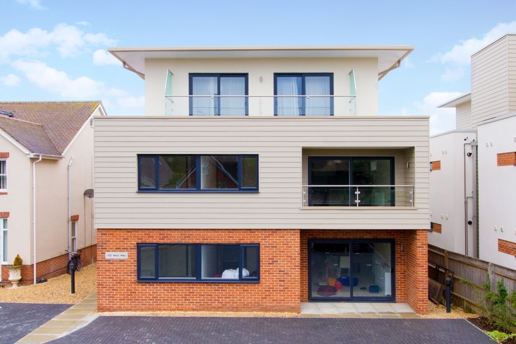 Property photo 1 of 7 39823