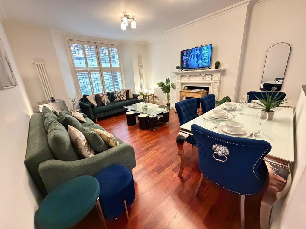Property photo 2 of 7 Living Room