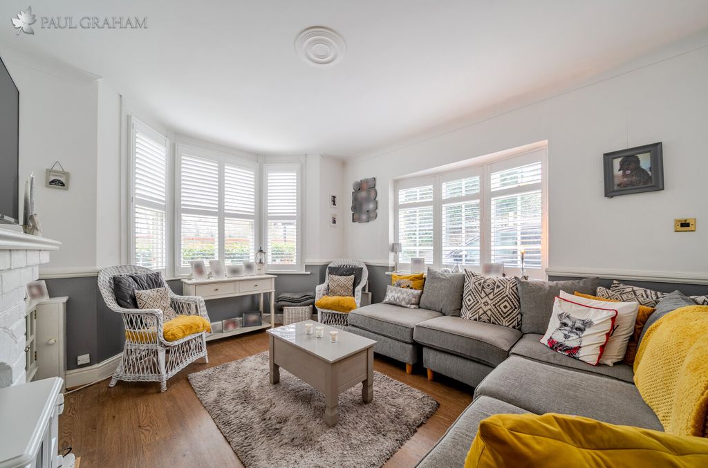 Property photo 2 of 24 31E06B15-57Df-4d7E-A7c7-Fb4990d6Dbd9