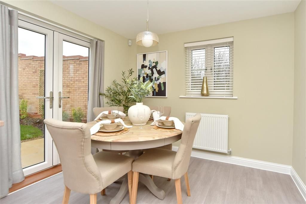 Property photo 3 of 10 Dining Area