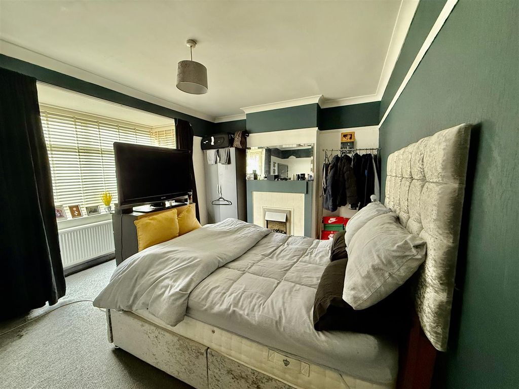 Property photo 3 of 10 Bedroom One