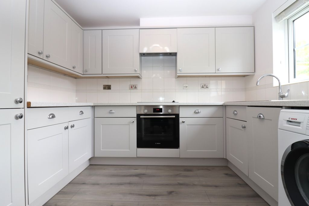 Property photo 2 of 12 19 Sherriff Close Kitchen